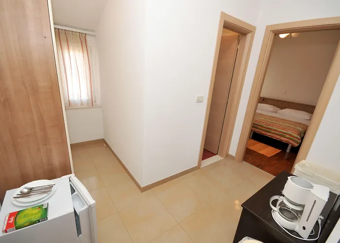 Apartments&rooms Maslina 4*
