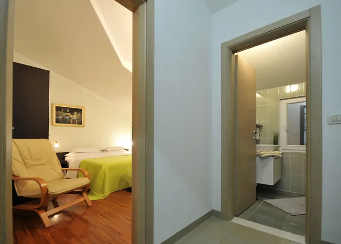 Affittacamere Apartments&rooms Maslina 4*