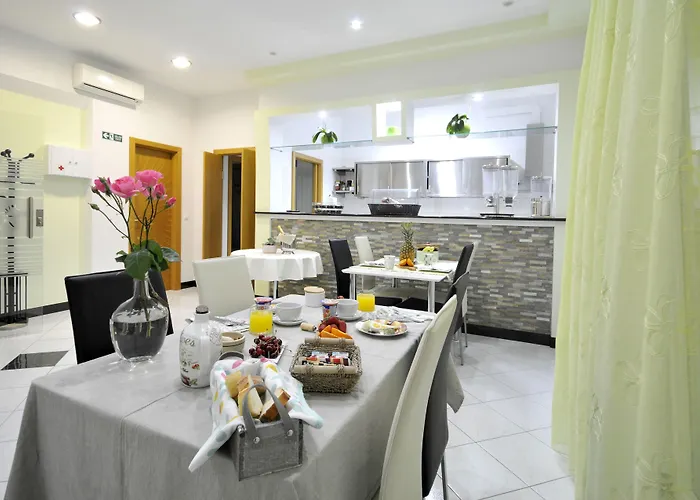 Apartments&rooms Maslina 4*