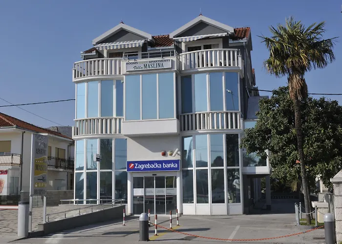 Apartments&rooms Maslina 4*